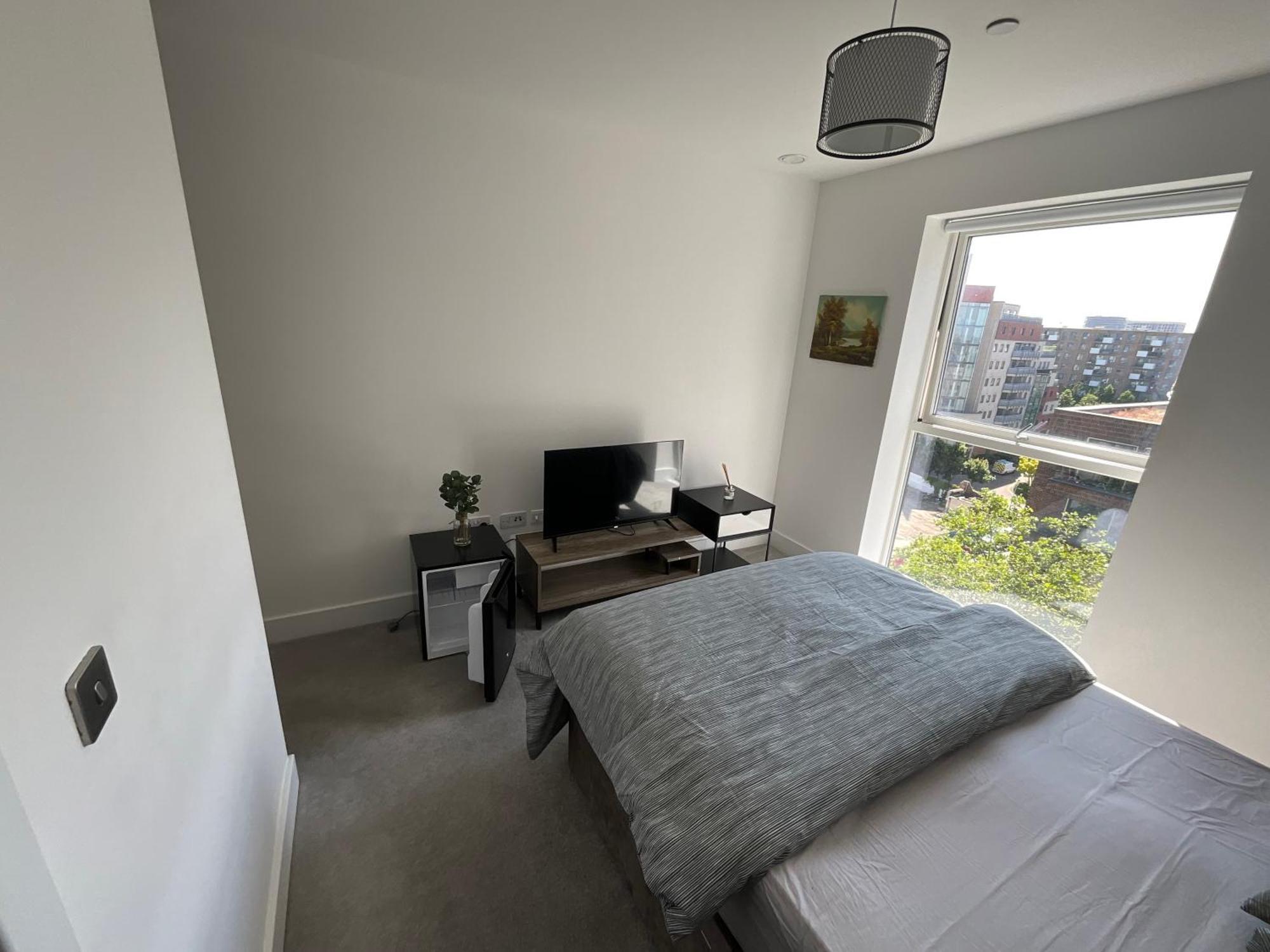 Appartement 1br Gem In Shared Near O2 Arena & Excel With Patio, Private Bath, Free Parking & Garden Londres