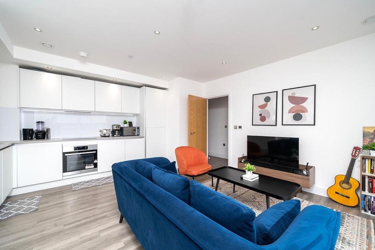 Appartement 1br Gem In Shared Near O2 Arena & Excel With Patio, Private Bath, Free Parking & Garden Londres
